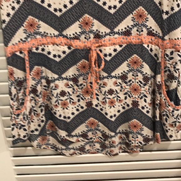 Tunic top with tie waist and pockets - Picture 5 of 6